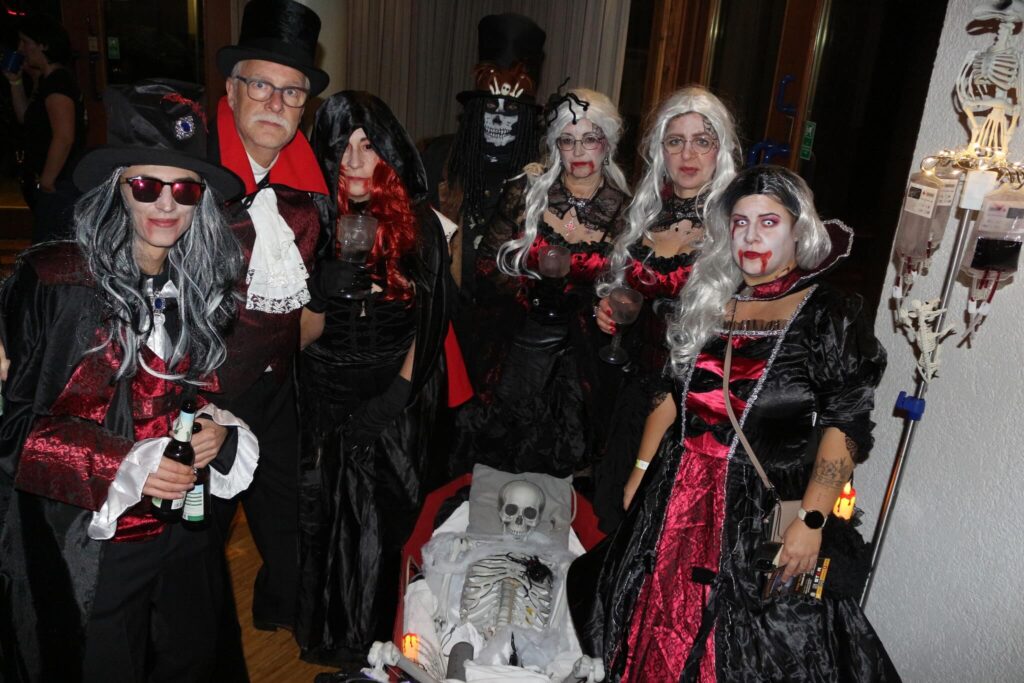 2024 Halloweenparty Vampire Gruppe